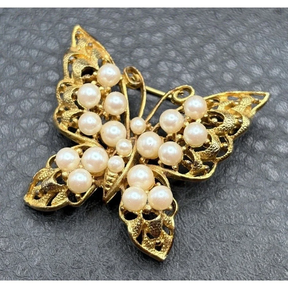 Vintage 80s Gold Tone Faux Pearl Butterfly Brooch Pin Filigree Wings